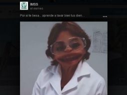 En el video, que dura un poco más de un minuto, se observa a una dentista y un paciente cuya boca ha sido aumentada. FACEBOOK / IMSS