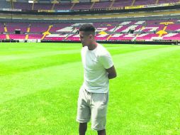 Ayer el jugador inglés Ravel Morrison realizó una visita al Estadio Jalisco, su posible nueva casa. ESPECIAL /