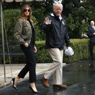 Melania Trump, en tacones para visitar zonas inundadas por 'Harvey'