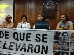 Durante conversatorio en el CUCSH, algunas integrantes del colectivo contaron cómo ha sido la búsqueda de sus familiares. EL INFORMADOR / E. Mondragón
