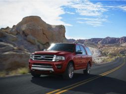 Del total de autos que producen GM, FCA y Ford para su exportación desde México, 95% tienen como destino EU y Canadá. AP / Ford Motor Co.