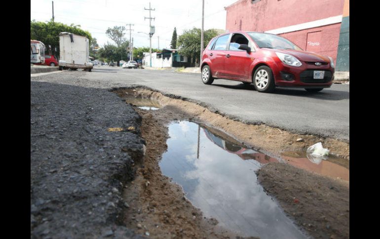 Se espera colocar tres mil toneladas de mezcla asfáltica con el dinero invertido. EL INFORMADOR / ARCHIVO