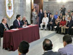 En el homenaje,  Aristóteles Sandoval calificó a Cosío Vidaurri como un hombre visionario y conocedor de la gestión pública. TWITTER / @ServandoSE