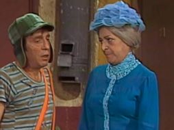 El recordado vestido azul fue usado por 'Doña Cleotilde' en la emisión de 'El Chavo del 8'. ESPECIAL /