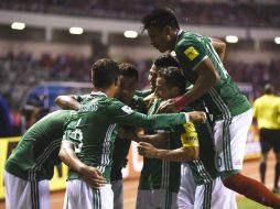 El Tri celebra el primer tanto del partido, anotado al minuto 41'. EFE / C. González