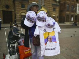 El viaje del Papa durará poco más de 12 horas y su aterrizaje en el aeropuerto de El Dorado está previsto para las 16:30 horas. AFP / L. Robayo