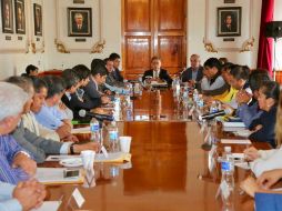 Miguel Ángel Yunes descartó que de momento se vayan a suspender clases, ya que la afectación mayor ocurrirá el viernes por la tarde. TWITTER / @YoconYunes