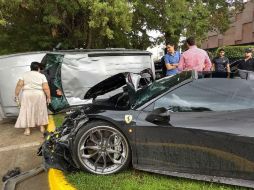 Al parecer, el vehículo deportivo venía a exceso de velocidad. ESPECIAL /