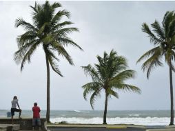 Los últimos boletines meteorológicos sitúan el ojo de 'Irma' a 80 kilómetros al norte de San Juan de Puerto Rico. AP / C. Giusti