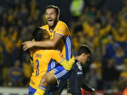 'Juninho' (i) ya superó su lesión en la pierna derecha y se declara dispuesto a jugar. MEXSPORT / ARCHIVO