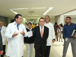 El director del IMSS, Mikel Arriola, realizó una visita al hospital, conde supervisó prioritarios en la atención de pacientes. TWITTER / @arriolamikel