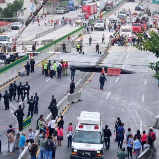 Graco Ramírez se reúne con familiares de víctimas del socavón