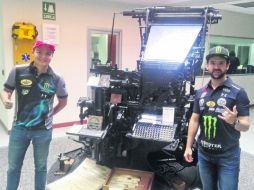 Santiago Tovar (izquierda) y Hugo Oliveras velan armas para correr el próximo domingo en Cajititlán. EL INFORMADOR / F. Romero