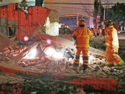 Una barda se derrumbó sobre un auto tras el fuerte sismo en la delegación Iztacalco, de la Ciudad de México. SUN / A. Salinas