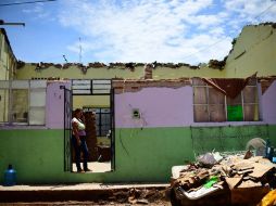 El paso en la carretera está libre, pero la ayuda se concentra en otros municipios, por lo que no saben qué hacer o a quién acudir. AFP / R. Schemidt
