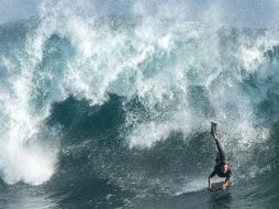 Abe McGarth surfeaba en Iluka, cuando un tiburón blanco de 3.5 metros lo atacó desde abajo de su tabla. AP / ARCHIVO