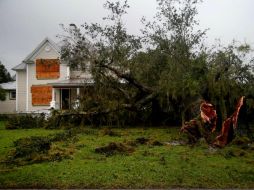 ''Irma'' aún presenta rachas fuertes de viento, pero se prevé un debilitamiento, y que el martes ya sea una depresión tropical. AFP / B. Blanco