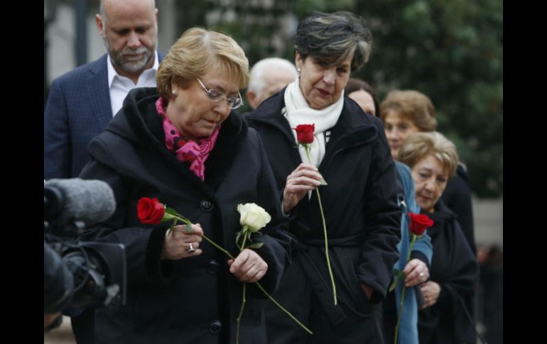 La ceremonia a Letelier fue la primera actividad para conmemorar el aniversario del golpe que en 1973 derrocó al presidente Allende. EFE / E. González