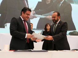 Aristóteles acudió al Segundo Informe de Gobierno del presidente de Tonalá, Sergio Chávez. TWITTER / @AristotelesSD