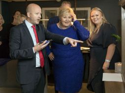 Erna Solberg reacciona sobre los resultados que le dan la victoria a ella y a su partido. EFE / H. K. Thorbjornsen