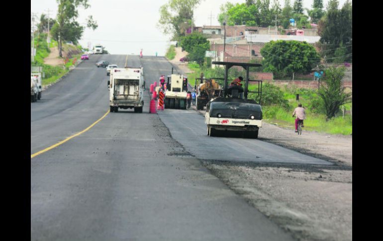 Nueve kilómetros pendientes. Salvador Fernández, director del Centro Jalisco de la SCT, dijo que la construcción no será deficiente. EL INFORMADOR / G. Gallo