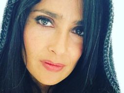 'Selfie con capucha y canas', escribió Hayek para acompañar la fotografía. INSTAGRAM / salmahayek