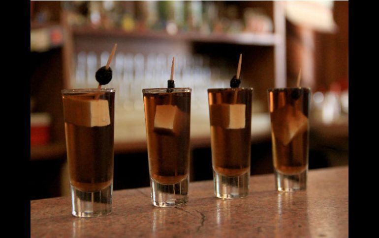 En el último mes, 1.1 millones de menores de edad de entre 12 y 17 años consumieron más de cinco copas de alcohol. EL INFORMADOR / ARCHIVO