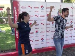 Pizarro recomienda a Palafox celebrar 'con más sentimiento'. TWITTER / @ChivasFemenil