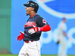 Francisco Lindor pegó hit para impulsar el empate 2-2 en la novena. AP /