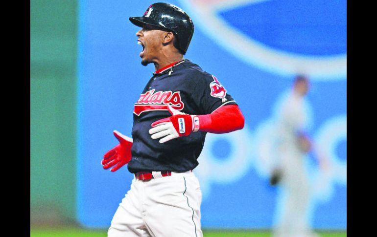 Francisco Lindor pegó hit para impulsar el empate 2-2 en la novena. AP /