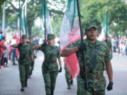 Desde temprana hora, ciudadanos se concentraron en Chapultepec donde pudieron observar un contingente de 11 banderas de guerra. EL INFORMADOR / F. Atilano