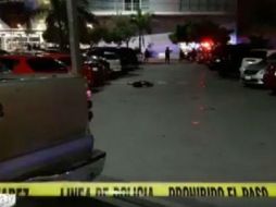 Cientos de personas que se encontraban en el interior del establecimiento vivieron momentos de pánico durante el ataque armado. TWITTER /