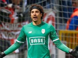 Ochoa tuvo una buena actuación durante los 90 minutos del partido. TWITTER / @StandardLiejaES