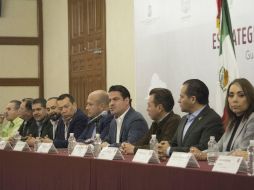 Aristóteles Sandoval  y los nueve alcaldes aseveraron que estas medidas preventivas deberán dar resultados a la brevedad. EL INFORMADOR / F. Atilano