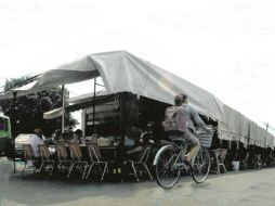 El puesto en César Cantú y avenida del Parque genera inconformidad entre los vecinos. EL INFORMADOR / J. López