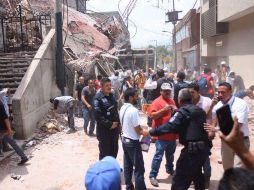 Protección Civil y elementos de seguridad, del realizan labores de rescate. EFE / T. Rivera