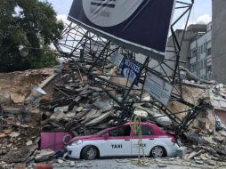 Los equipos de emergencia se esfuerzan por rescatar a las personas atrapadas en los edificios derrumbados en Ciudad de México. SUN / A. Acosta