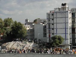 Las autoridades piden no saturar la red telefónica y de internet y ocuparla sólo lo necesario. EFE / J. Méndez