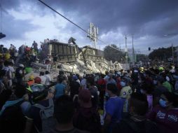 Esta noche las labores de rescate continúan, y seguirán durante muchas horas más. SUN / C. Mejía