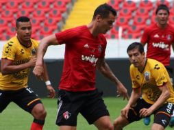 El encuentro se llevó a cabo en dos tiempos de 35 minutos cada uno.