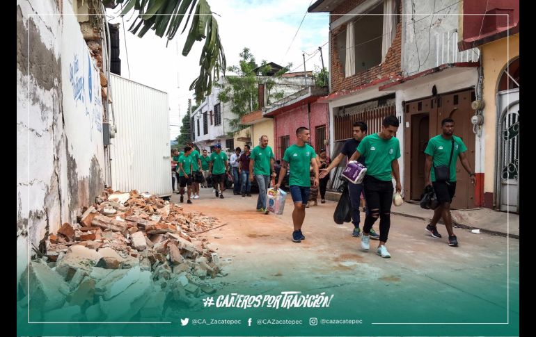 Jugadores de Zacatepec aportan víveres.