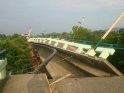 El titular de la SCT, informó vía Twitter de la caída del puente de Ixtaltepec, que conduce a Ixtepec, luego de los sismos.