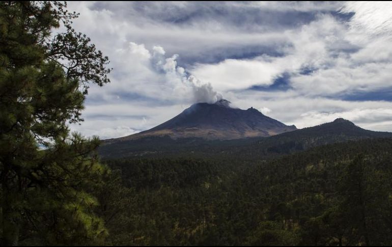 Cenapred exhorta no acercarse al volcán ya que los sistemas de monitoreo identificaron 147 exhalaciones de baja intensidad  Informa que rastrearán la actividad 24 horas del día para informar cualquier posible explosión.