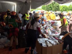 Autoridades zapopanas y habitantes participaron en el empaque de alimentos, y son distribuidos casa por casa.