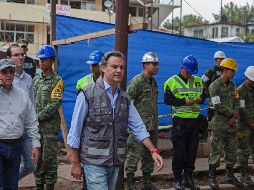 Aurelio Nuño dio un recorrido por la zona del colegio Enrique Rébsamen.