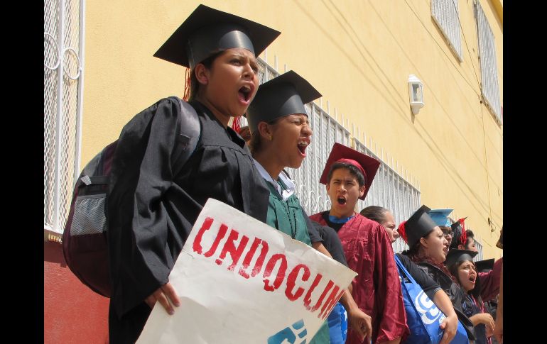 Una vez dentro de la universidad, los jóvenes recibirán apoyo para mejorar su español, atención médica y acceso a becas.