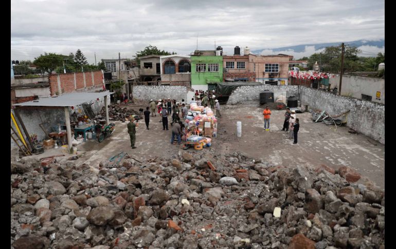 En diversas localidades del país se organiza la entrega de víveres para los damnificados por los sismos.