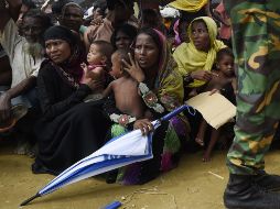 Unos 436 mil miembros de esta minoría musulmana llegan a Bangladesh huyendo de la ola de violencia que sufren en Birmania.