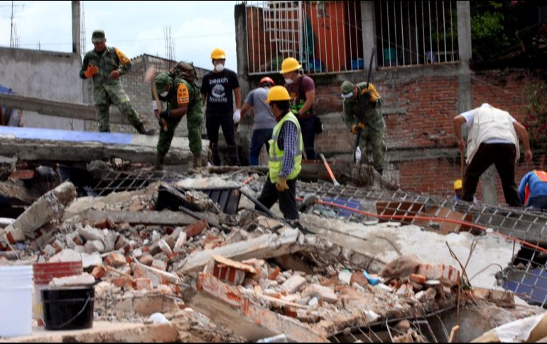 Las labores de rescate en zonas de derrumbes continúan. NTX / J. Lira