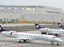 EUM20170220NAC03. - EUM20170220NAC03.JPG.CIUDAD DE M�XICO Airplane/Avi�n-Aeromexico AICM.- Un descuido fue lo sucedido en el alcance entre dos aviones de Aerom�xico ocurrido este lunes en el Aeropuerto Internacional de la Ciudad de M�xico, dijo Andr�s Conesa, CEO de la aerol�nea. Foto: Archivo Agencia EL UNIVERSAL/EVZ .